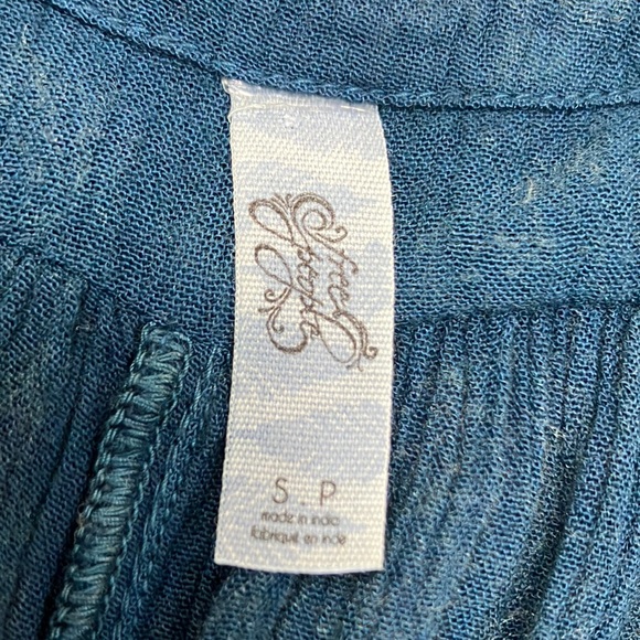 Free People sm petite, long sleeve stone washed blue, raw edged, scoop neck top. - Picture 3 of 6